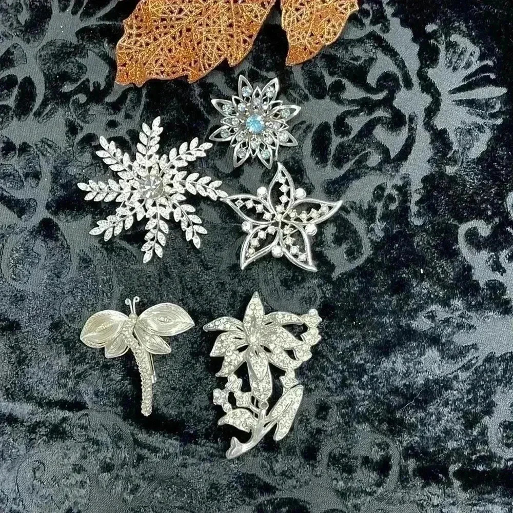 Vintage pins. Five pins all together.